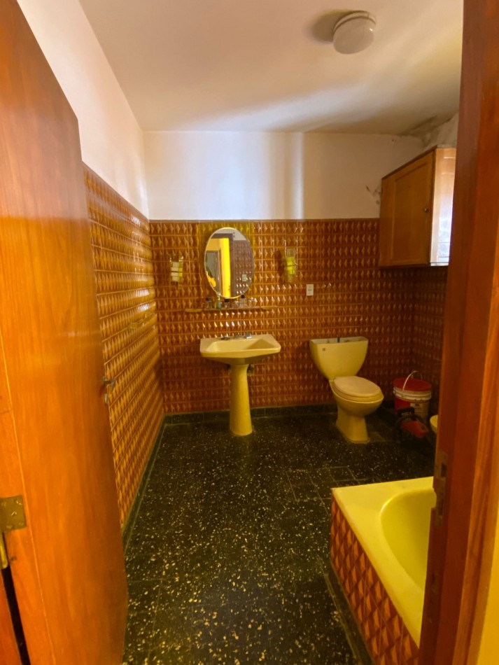 HERMOSA CASA EN VENTA  CASEROS AL 1500 MACROCENTRO 