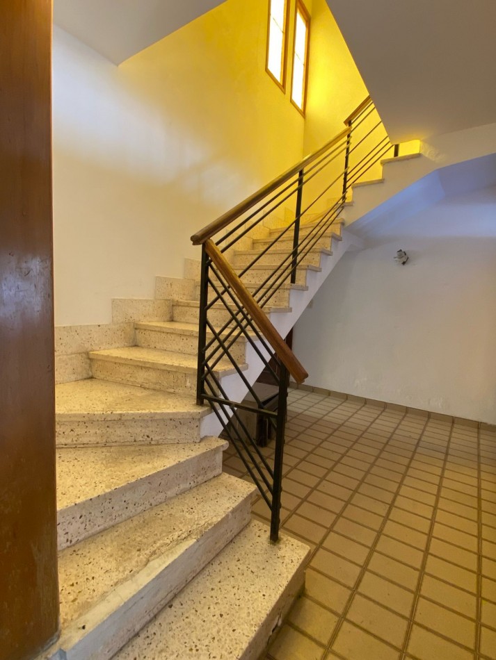 HERMOSA CASA EN VENTA  CASEROS AL 1500 MACROCENTRO 