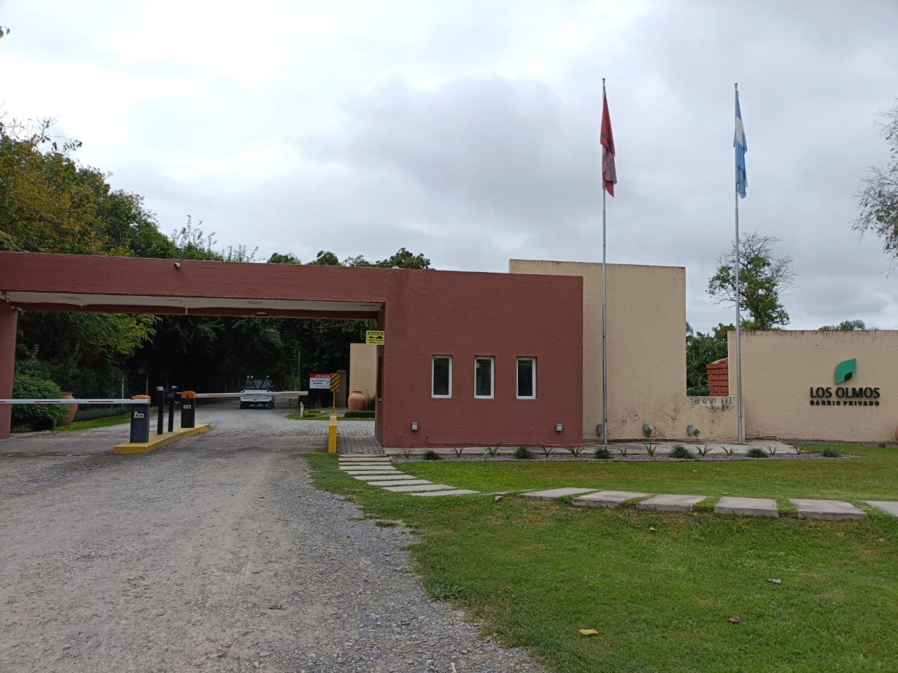 VENTA DE CASA EN BARRIO PRIVADO LOS OLMOS