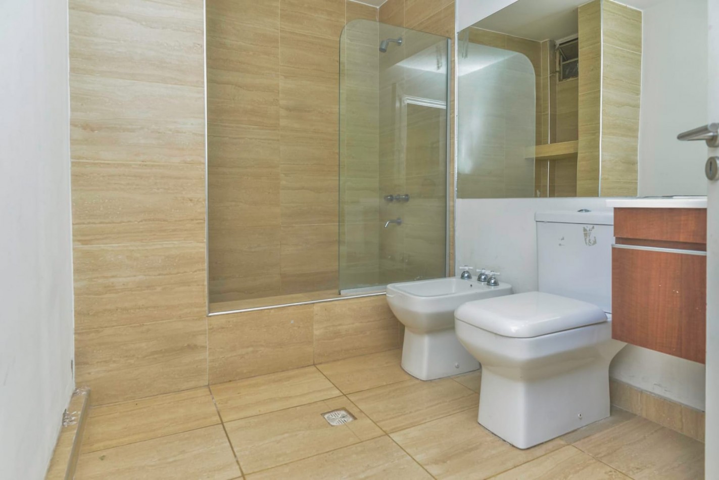 VENTA CASA CON PREDIO Y GALPON CAMINO A LA ISLA