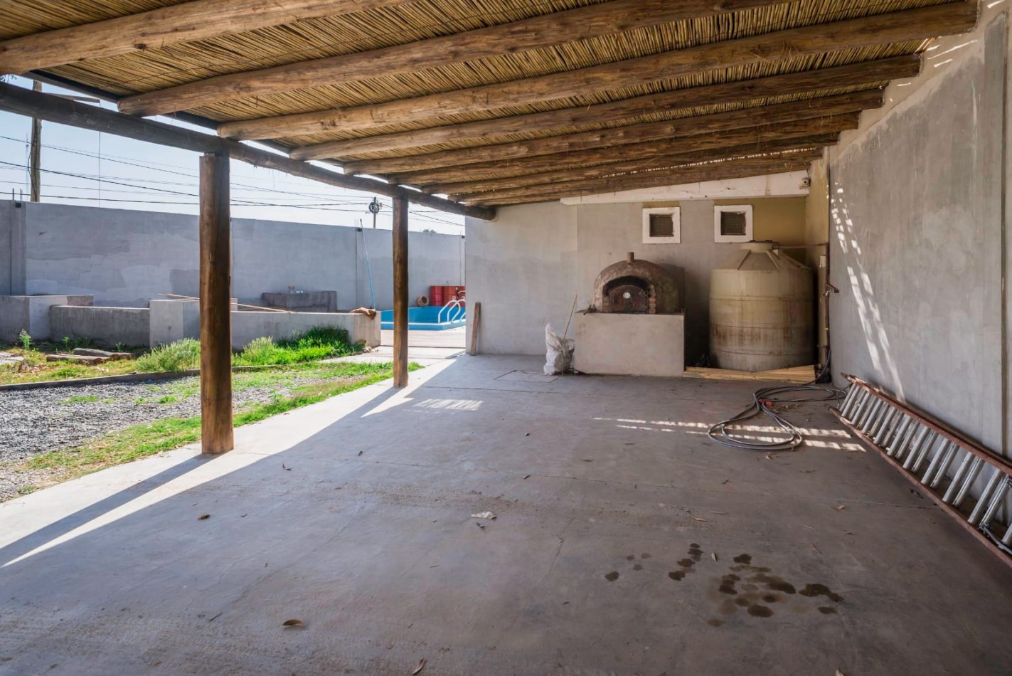 VENTA CASA CON PREDIO Y GALPON CAMINO A LA ISLA