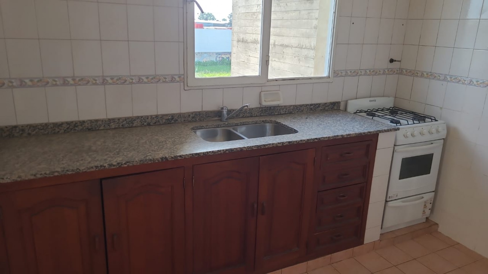 ALQUILO DEPARTAMENTO - BARRIO CASINO (2° Piso, con mejoras)