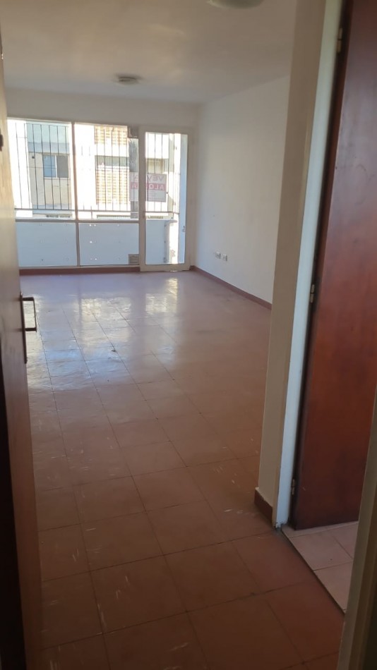 ALQUILO DEPARTAMENTO - BARRIO CASINO (2° Piso, con mejoras)